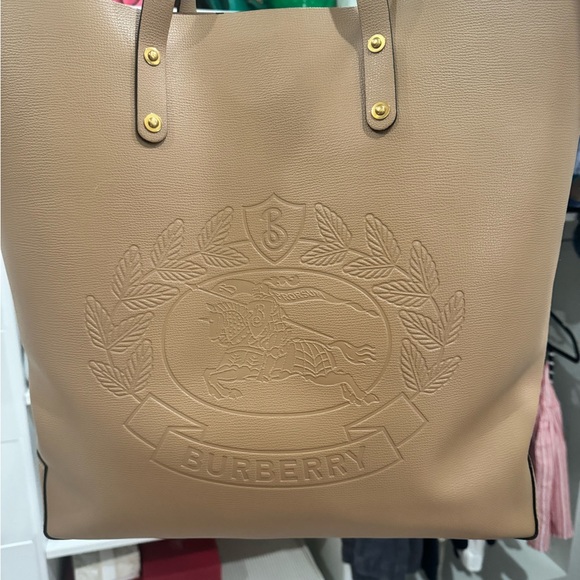 Burberry vertical tote - Picture 1 of 3